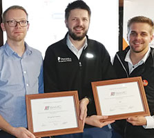 Dirk van der Walt, vice chairman of the Vaal Branch, presents Krzysztof Lapacz (left) and Jannie Claasens (right) from ifm – South Africa with the SAIMC presenter’s certificate.